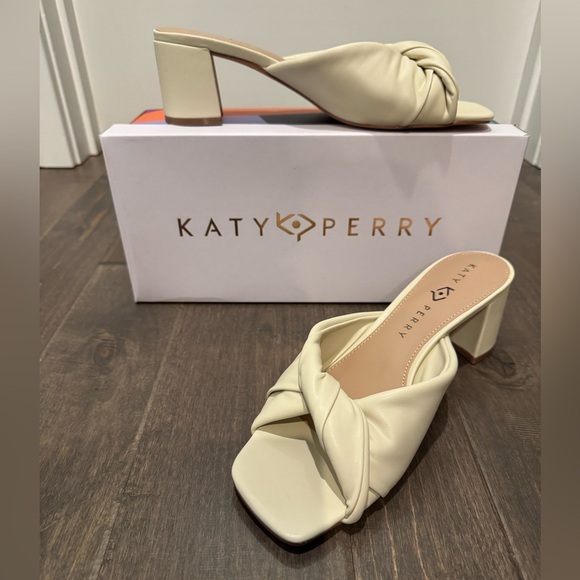 NWT KATY PERRY Tooliped Twisted Sandal Chalk Cream Heel Size 9.5 M Classic Chic - Picture 1 of 13